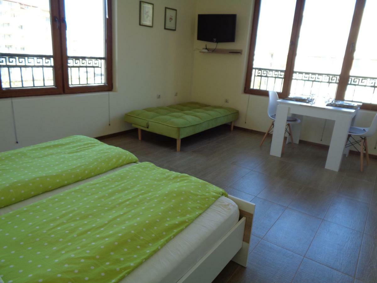 Nereya Palace Studio Mona Apartment Pomorie Exterior photo
